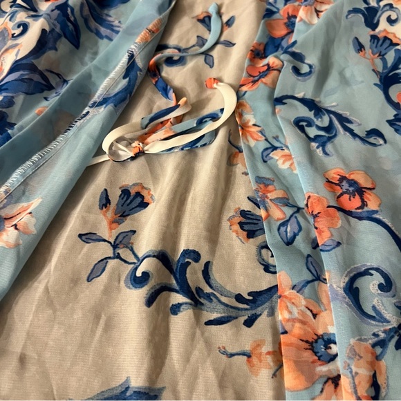 NWT In Bloom Floral Robe - Picture 3 of 6